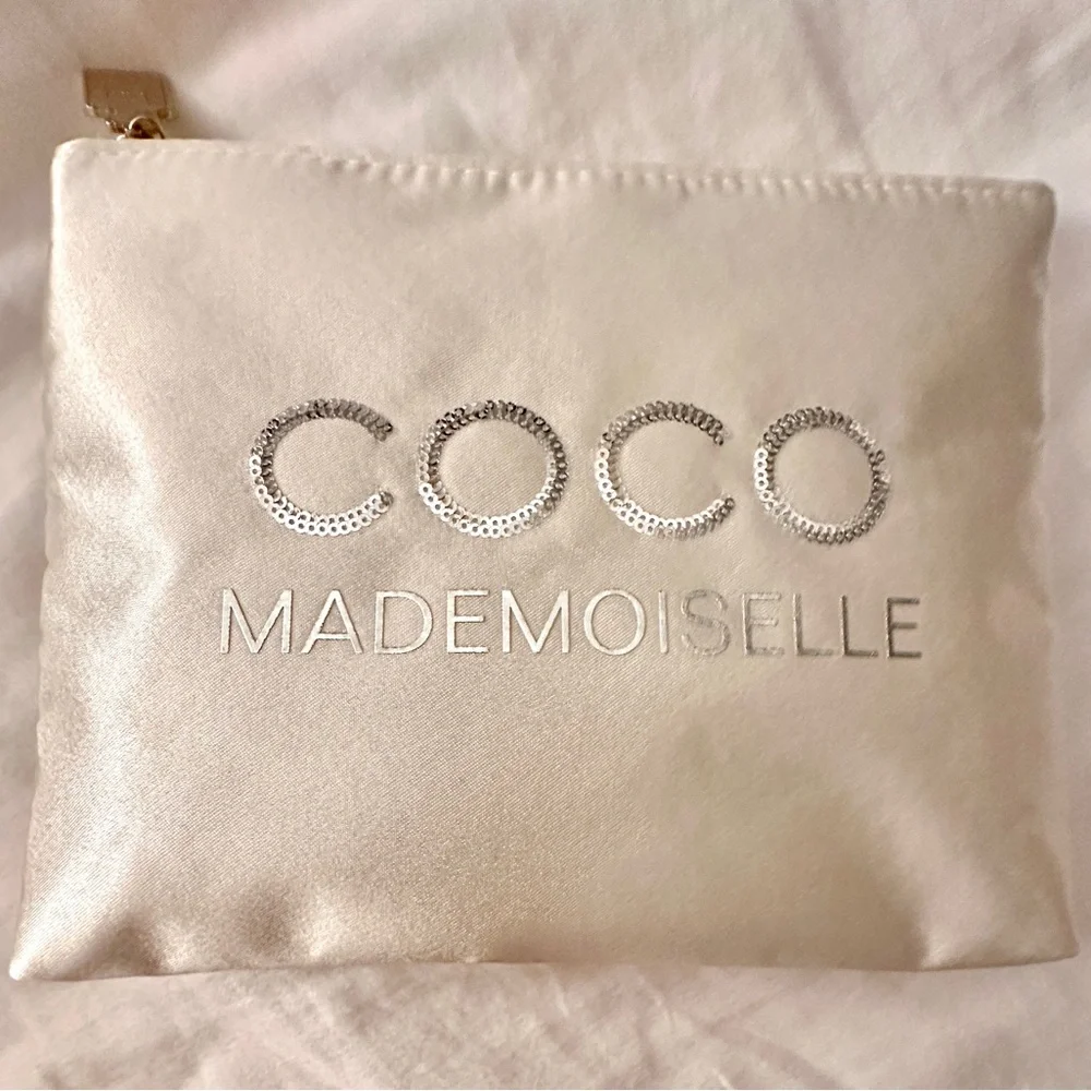 CHANEL NIB COCO Mademoiselle Cream Satin Makeup Bag/Clutch Perfume Bottle Charm